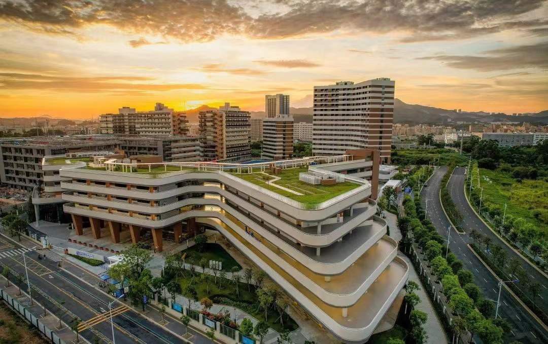 深圳技术大学附属中学