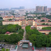 松岗中学校园环境