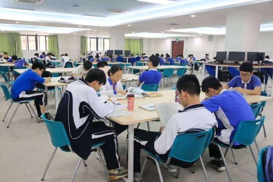 深圳外国语学校龙华高中部