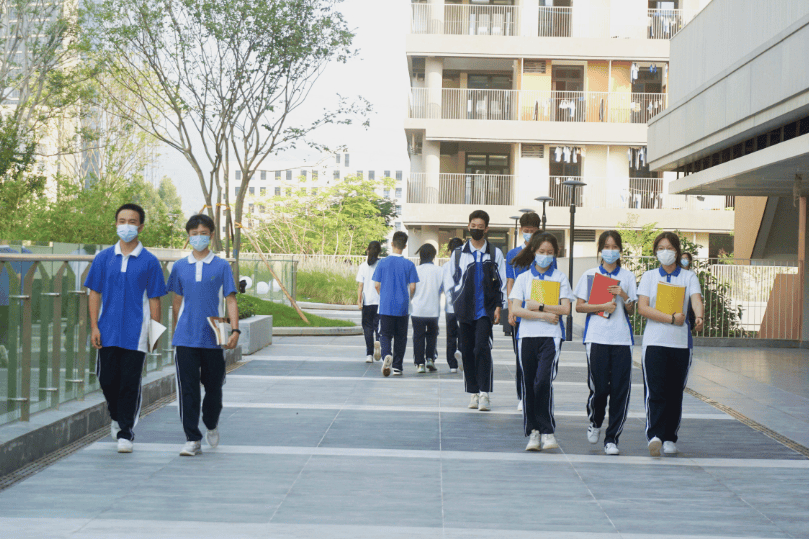 深圳市聚龙科学中学